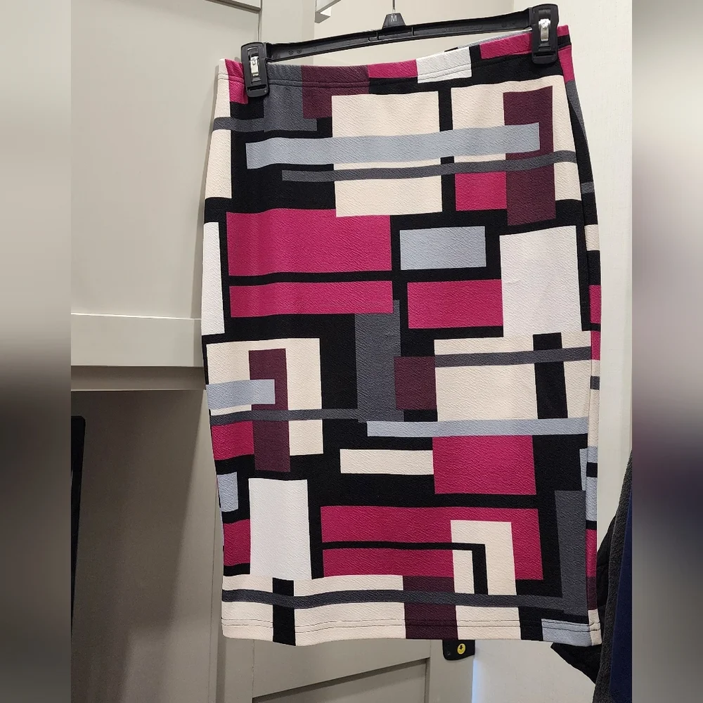 Geometric Patterned High Waist Skirt - Black, Pink, Gray - Picture 3 of 7